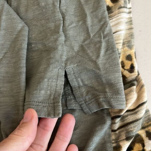 Chico’s Brie Cheetah Stripe Knit Top Green Size 1 - Picture 9 of 10